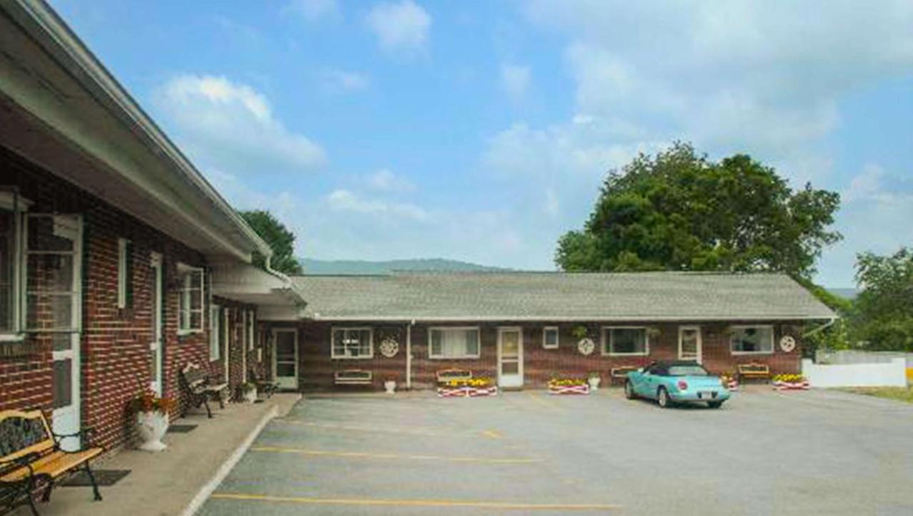 Judys Motel Bedford Eksteriør billede