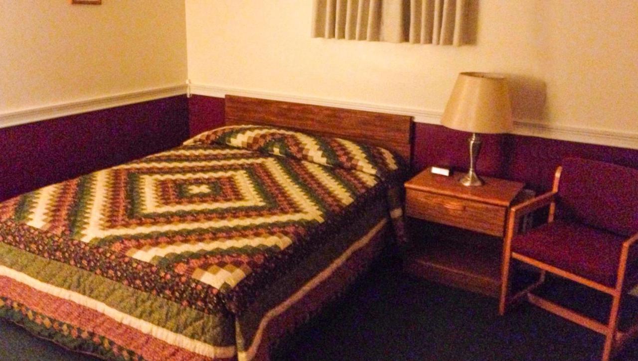 Judys Motel Bedford Eksteriør billede